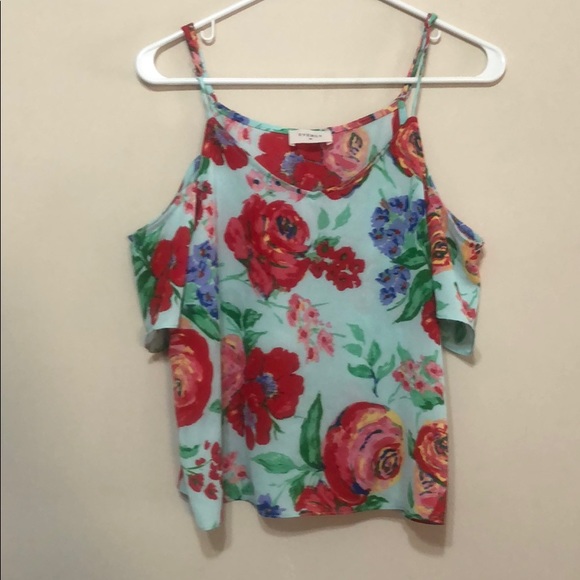 Everly  cold shoulder top - Picture 6 of 6